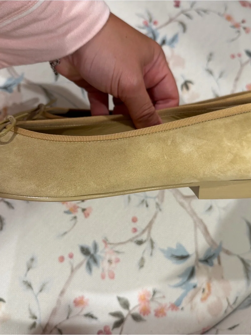NEW Never worn CHANEL Beige Suede Ballet Flats - Classic Bow Detail